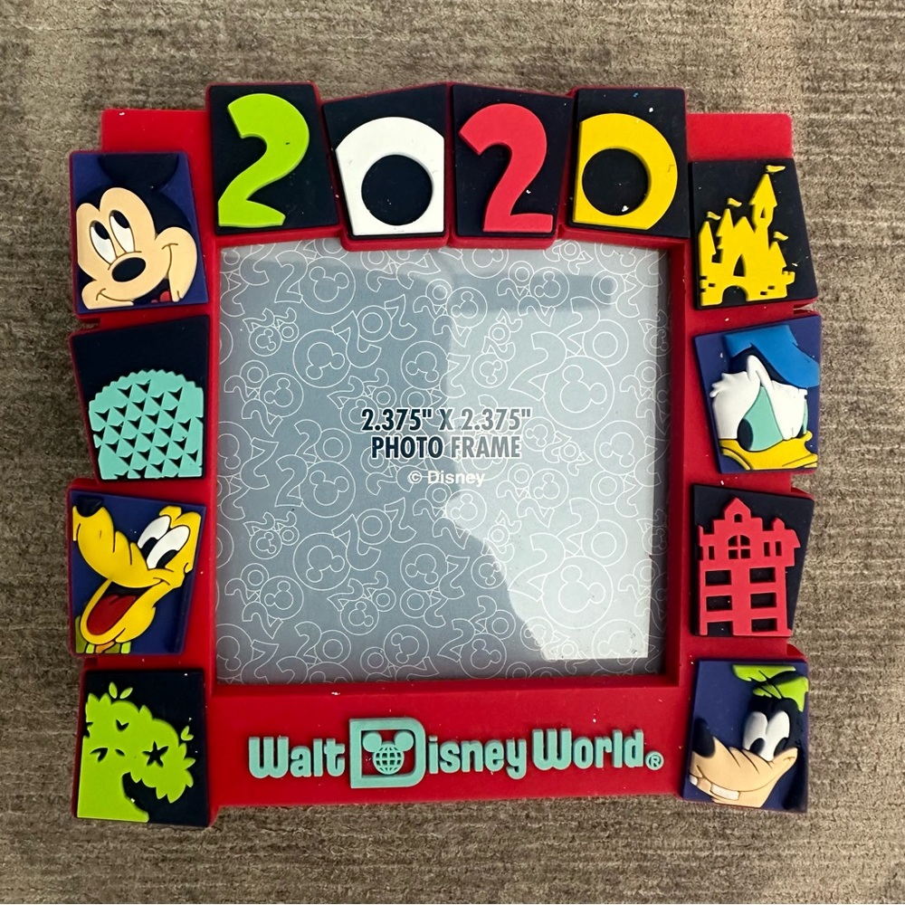 3x Walt Disney World Resorts photo frames.